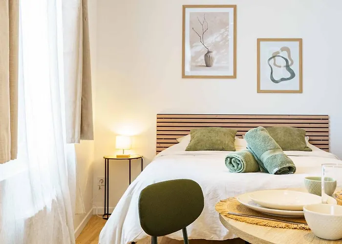 Elegant 3 Pers Wifi Apartment